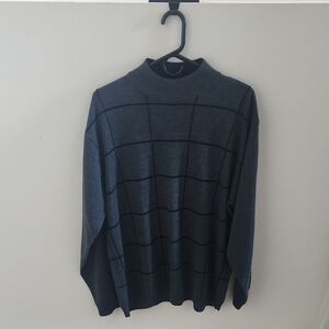 Crazy Horse Men's Gray Sweater with Black Grid Pattern